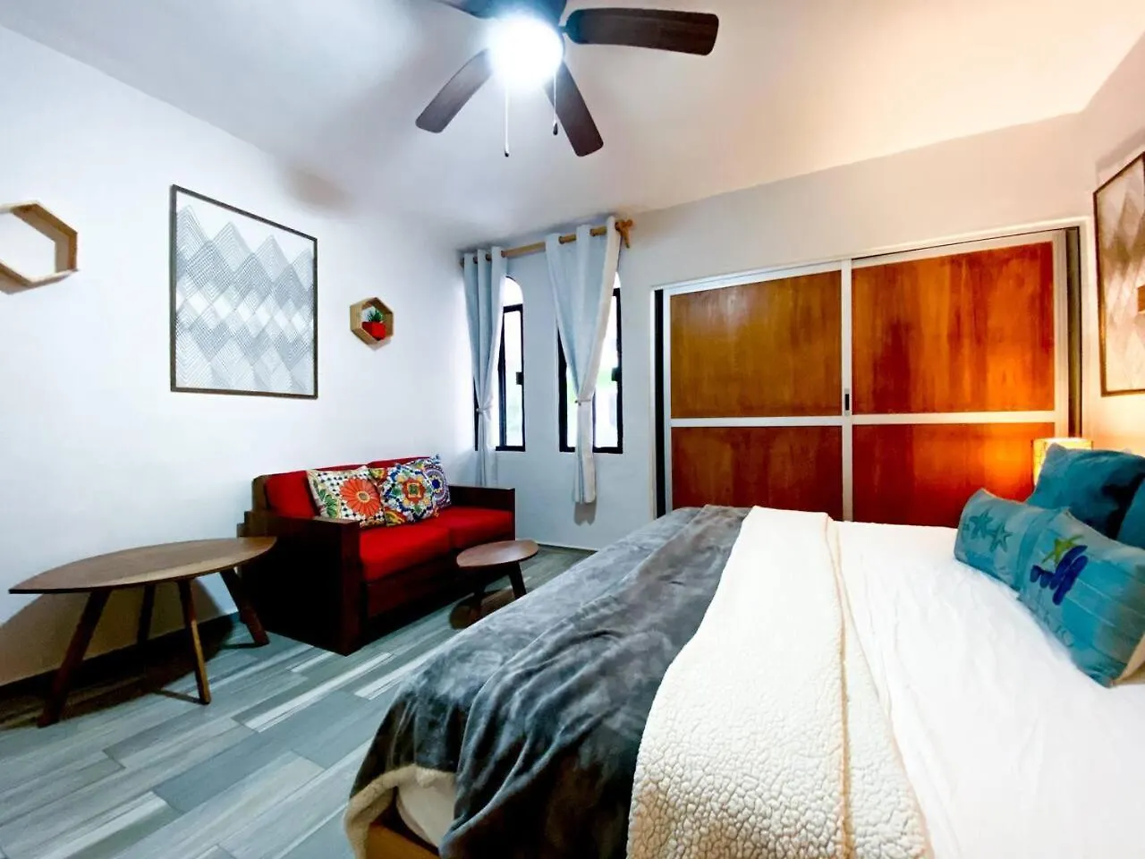 Downtown Hacienda Style 1Br With Pool Steps To Beach プレヤデルカーメン 0*,  メキシコ