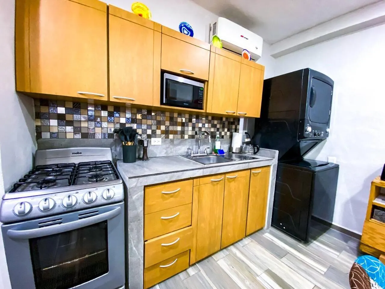 アパート Downtown Hacienda Style 1Br With Pool Steps To Beach プレヤデルカーメン