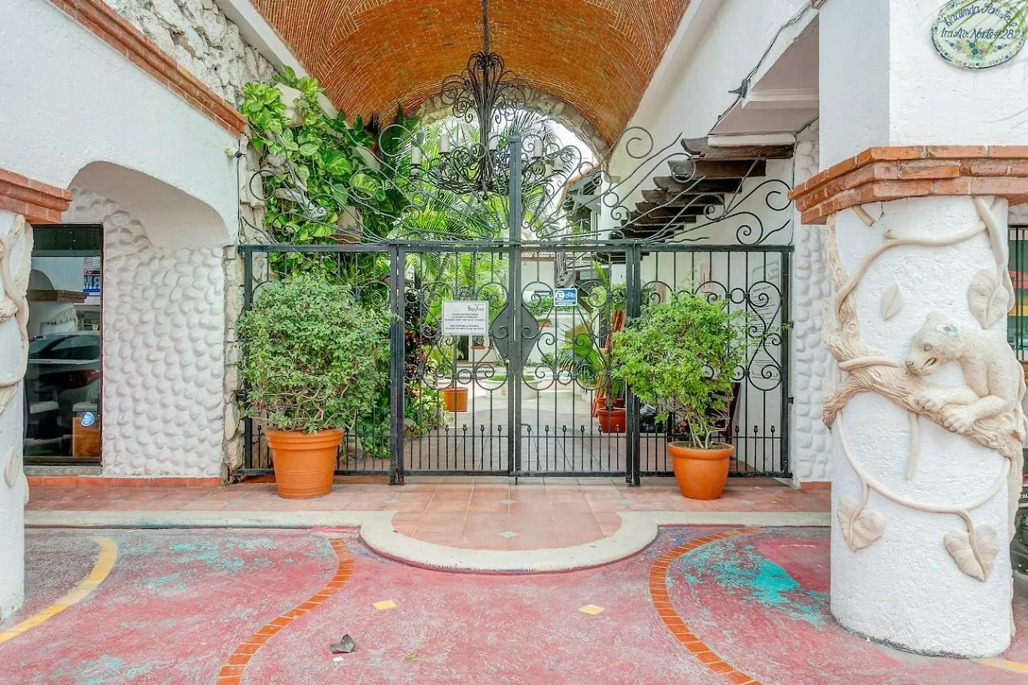 Downtown Hacienda Style 1Br With Pool Steps To Beach プレヤデルカーメン 0*,  メキシコ